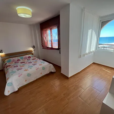 Levante Frontal Al Mar Apartment *